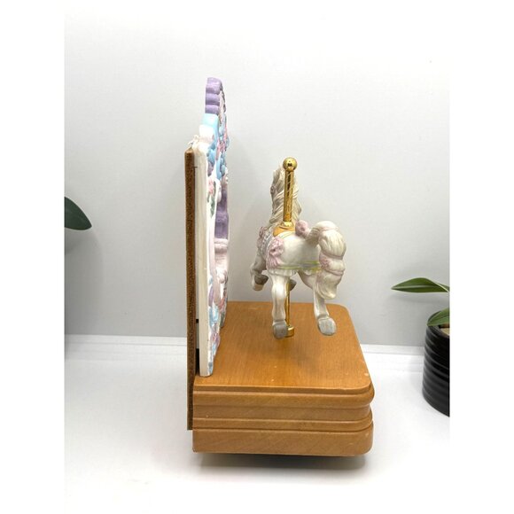 Vintage Westland Carousel Music Box With Rotating Horse Design & Wooden Base - Picture 5 of 8